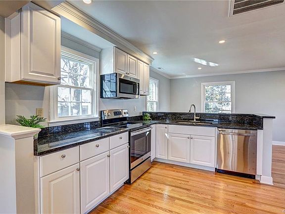 4th image of 2320 Burnley Ave