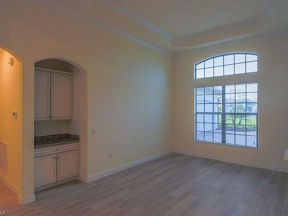 2nd image of 2315 Somerset Pl