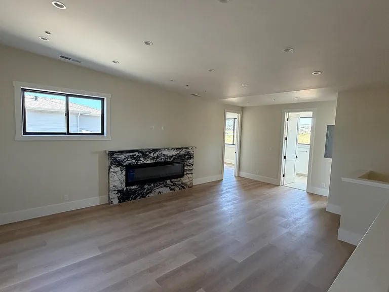 565 Seymour St — Photo 13