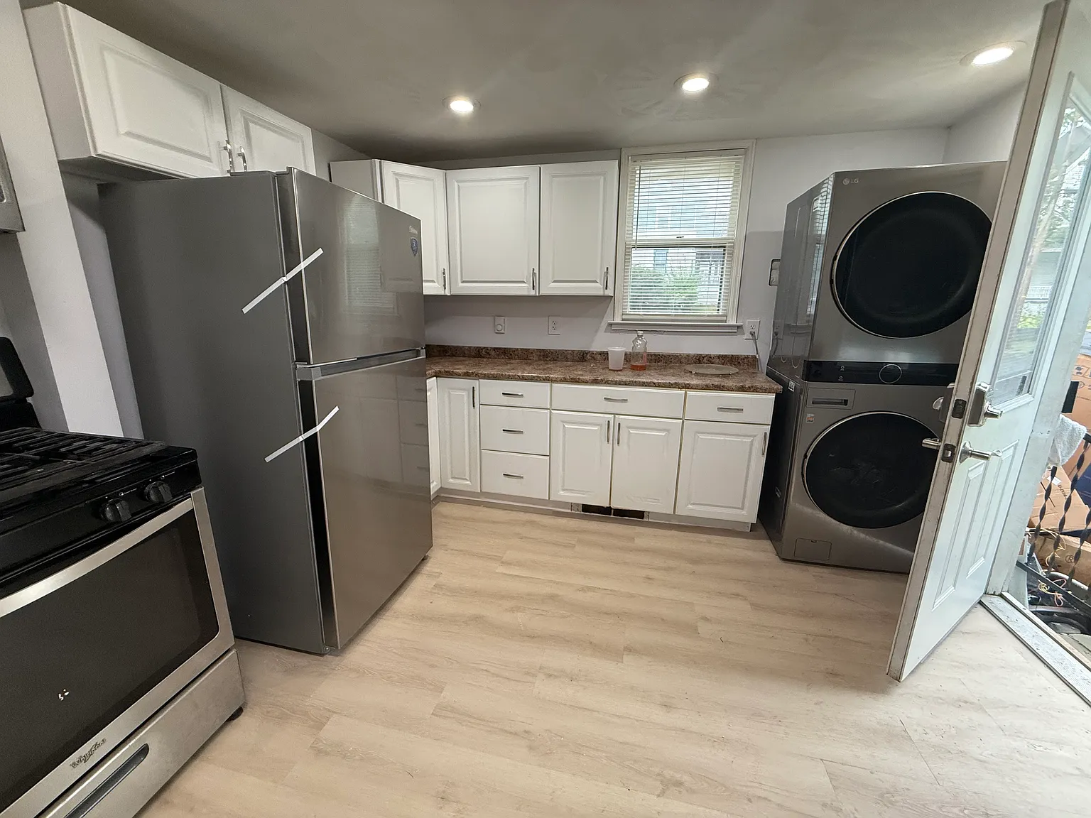 3 bed, 1400 sqft, $2,250 — Photo 3