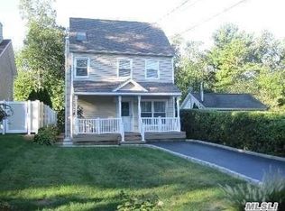 98 Magnolia Dr, Rocky Point, NY 11778