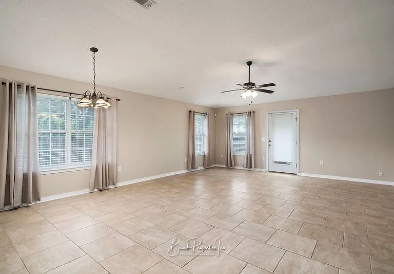 4718 Lemoyne Vis — Photo 7