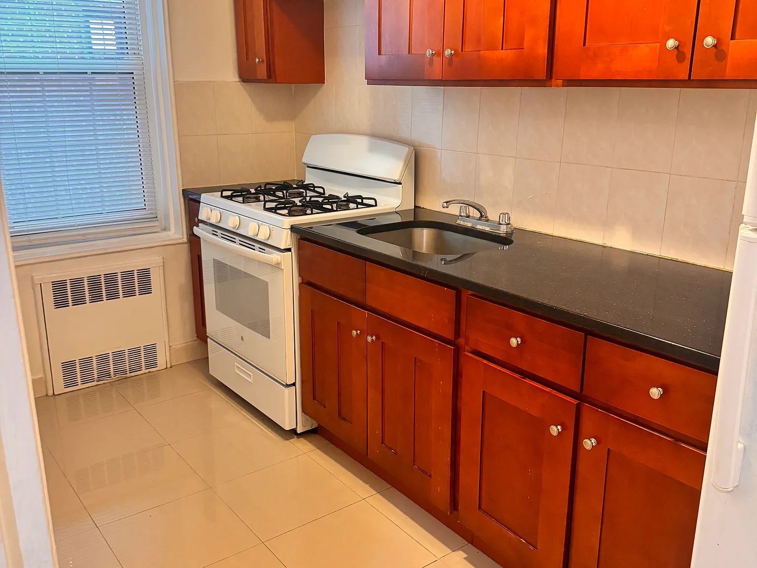 2 bed, 900 sqft, $2,700 — Photo 4