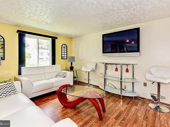 5th image of 908 Castlewood Dr