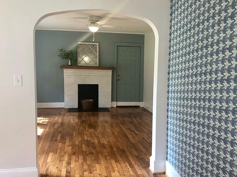 16 Hawthorne Ln — Photo 3