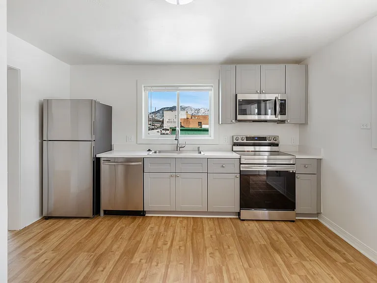 118 E Platinum St — Photo 2