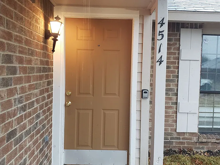 4514 Carmel Ln — Photo 2