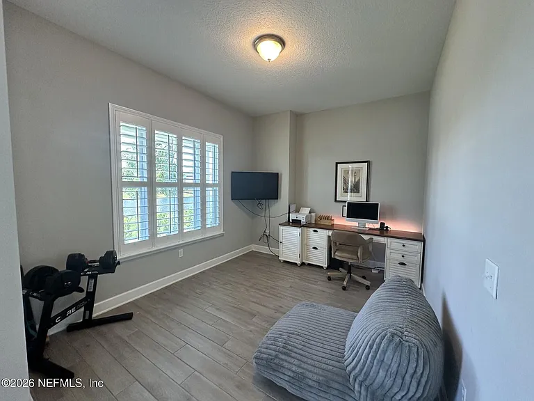 228 Dalton Cir — Photo 3