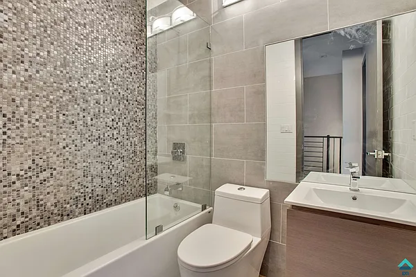 Rented by EXR | media 7