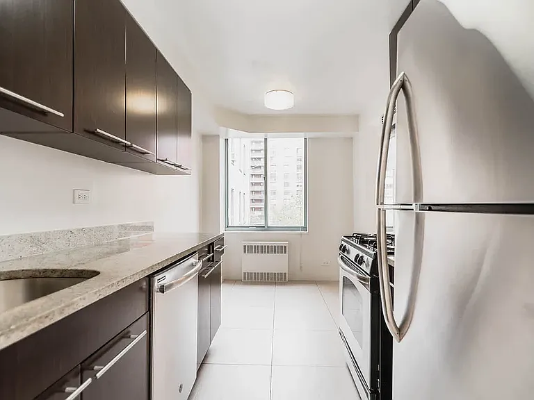 750 Columbus Ave #2F — Photo 16