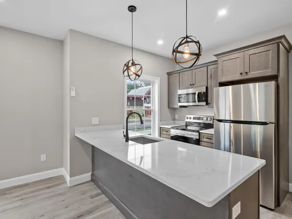 680 Union St #2C, Manchester, NH 03104