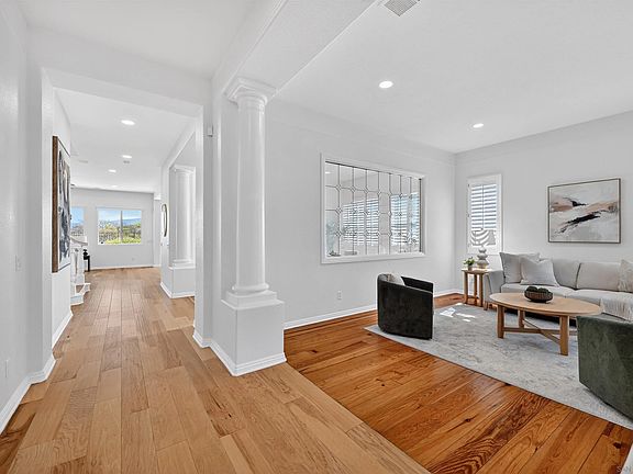 4th image of 981 Adirondack Pl