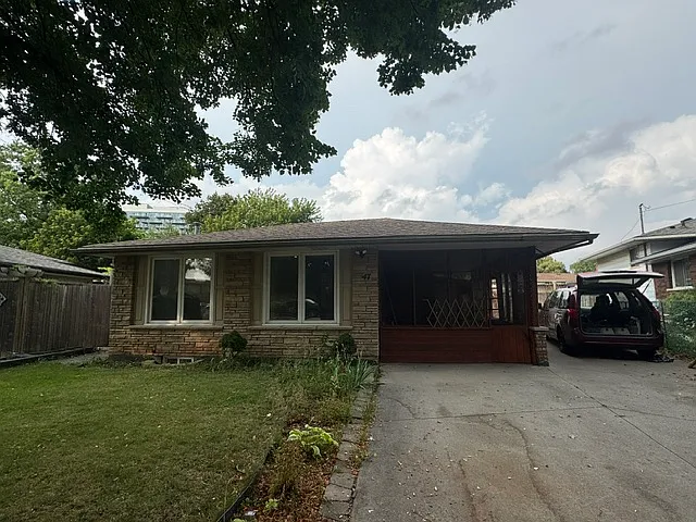 47 Highridge Avenue Hamilton — Photo 1