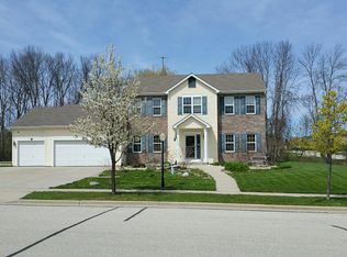 522 Lilac Dr, Grafton, WI 53024