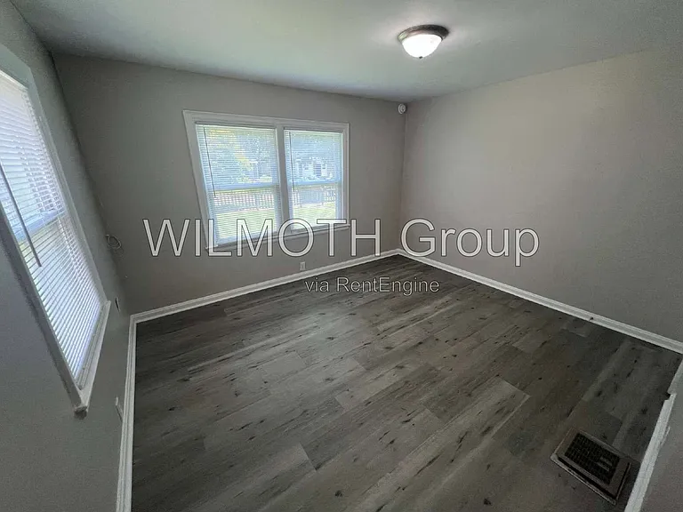 614 N Moreland Ave — Photo 3