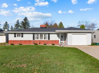330 Edgewood Dr, Neenah, WI 54956