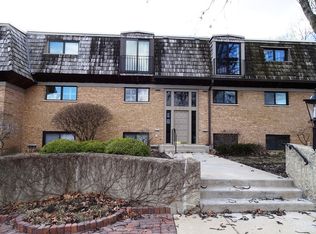 210 Kenston Ct #210, Geneva, IL 60134