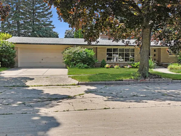 7850 5th AVENUE, Kenosha, WI 53143