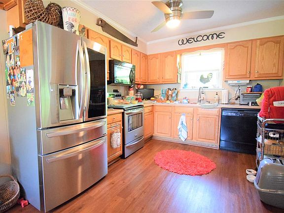 4th image of 65 Carol Ann Dr
