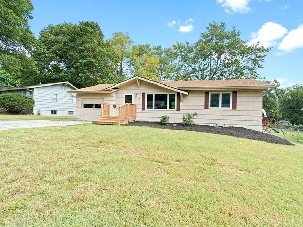 7119 Larsen Ln, Shawnee, KS 66203