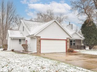 902 Martin Dr, Fredonia, WI 53021