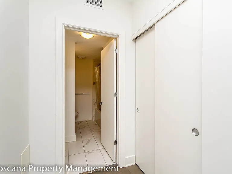 255 Bay St #1008 — Photo 17