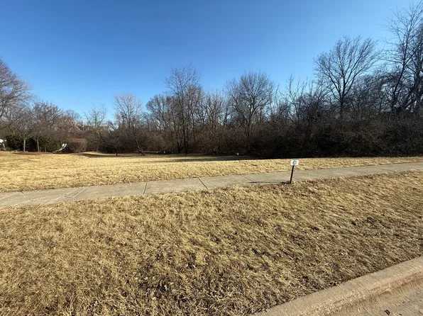 21405 S Woodland Way, Shorewood, IL 60404