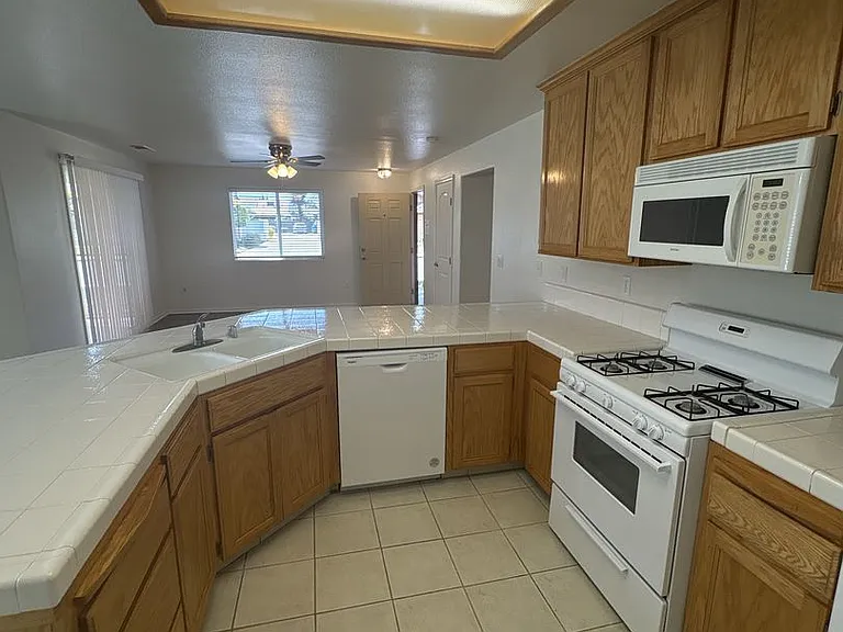 Ashely Square Apartments! — Photo 10