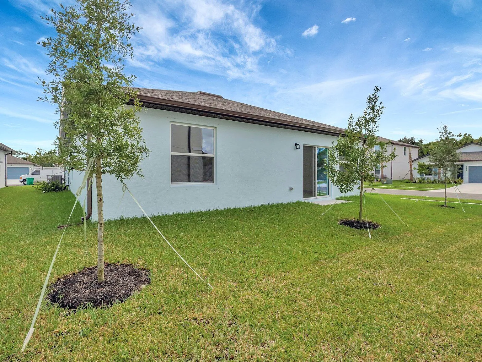 4 bed, 3.0 bath, 1917 sqft, $2,700 — Photo 2