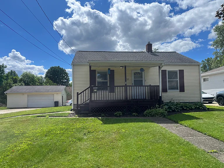 402 Brewer Ave — Photo 1