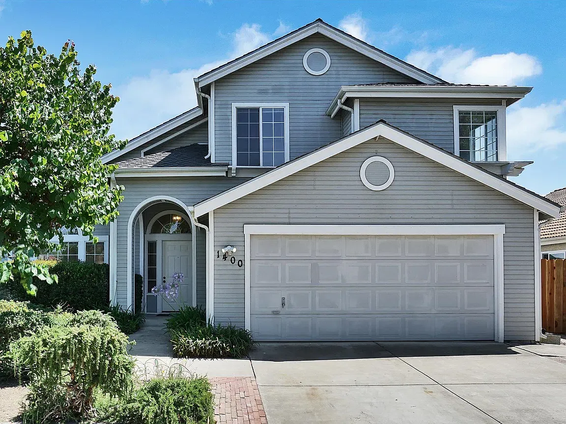 3 bed, 2.5 bath, 1902 sqft, $2,950 — Photo 2