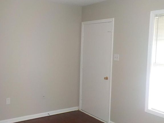 5th image of 5051 Long Branch Dr