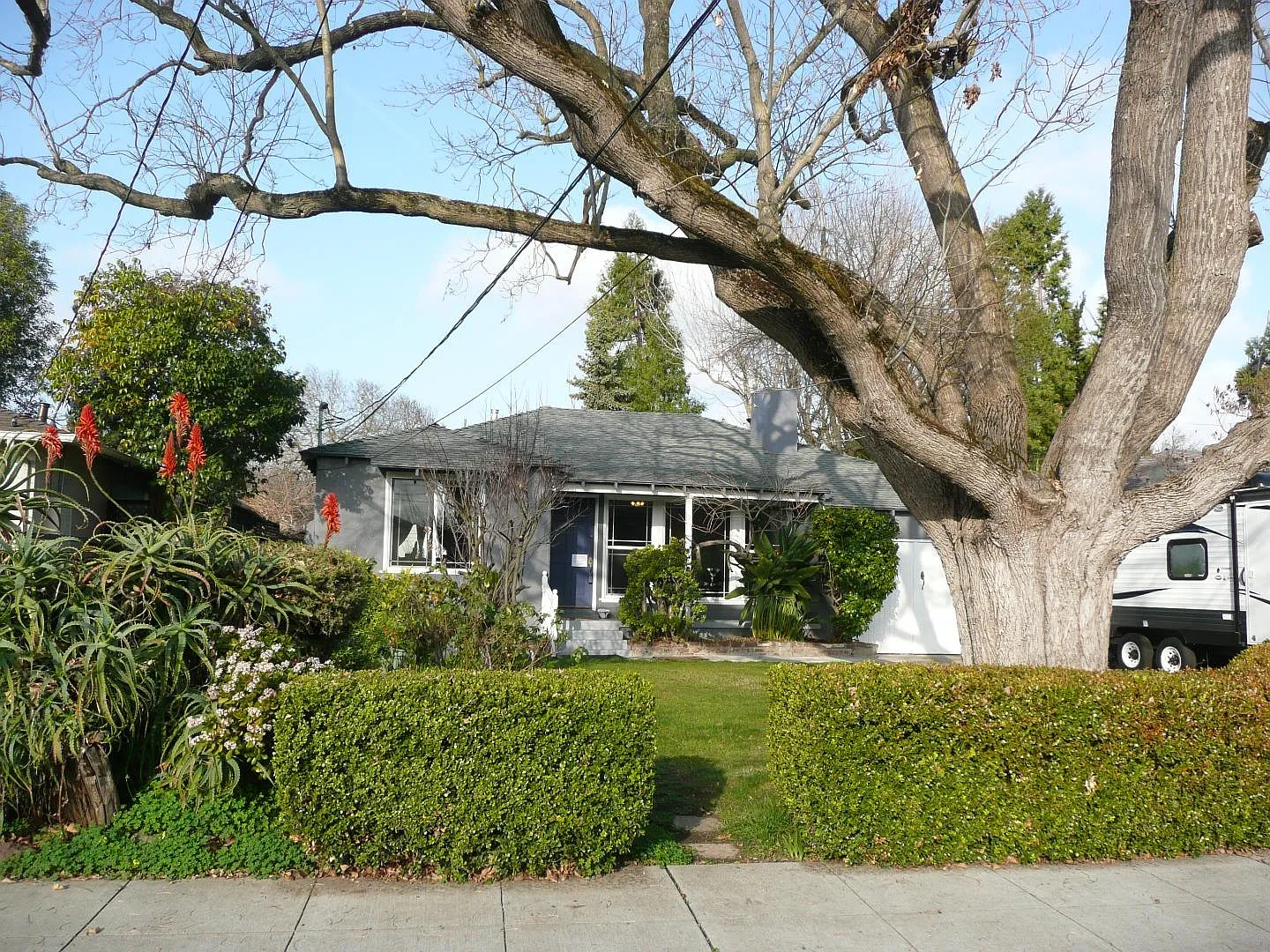 1129 18th Ave photo 1