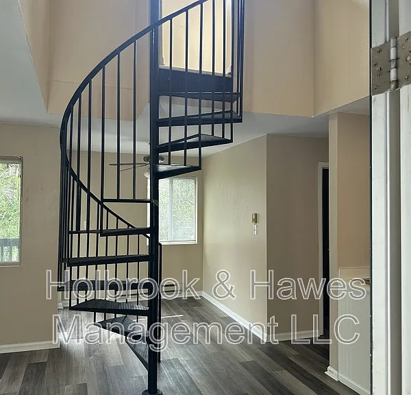 4531 Boardwalk Dr W #W-W-9 — Photo 2