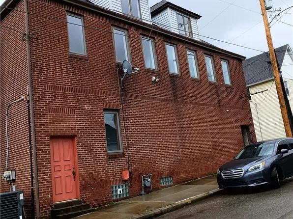 711 Hawthorne St, Vandergrift, PA 15690