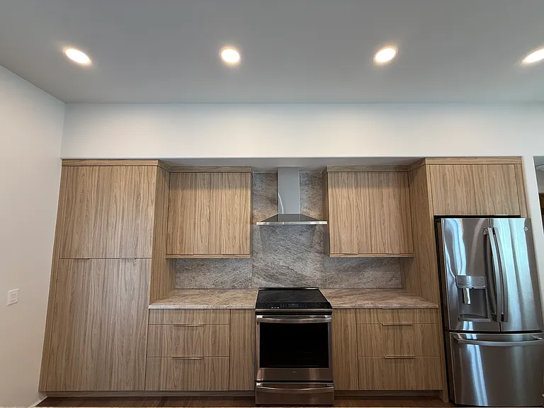 301 W Comstock Ave #2 — Photo 5