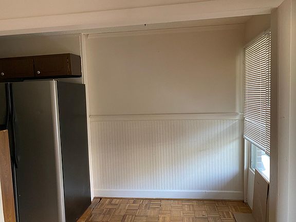 3rd image of 377 Heathland Dr