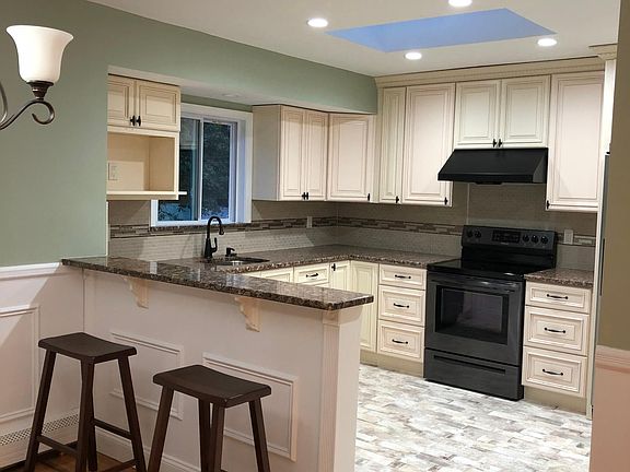 5th image of 1 Melrose Ave Unit 1