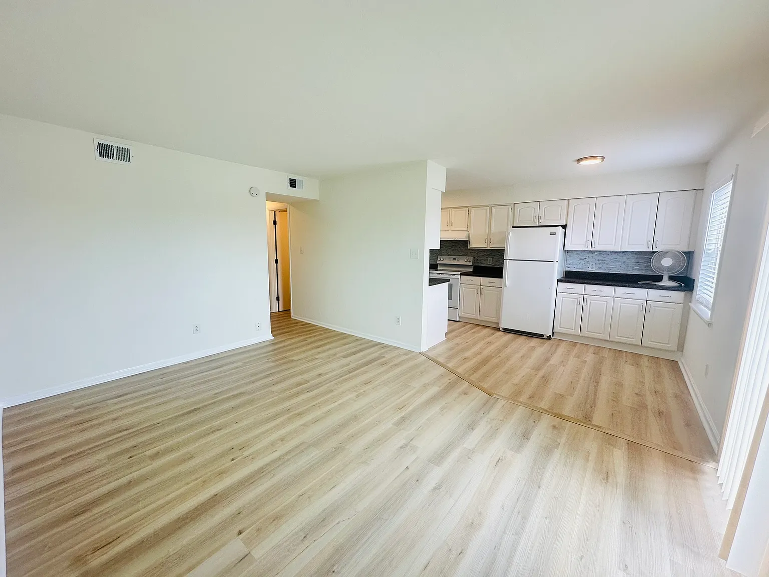 2 bed, 847 sqft, $1,650 — Photo 2