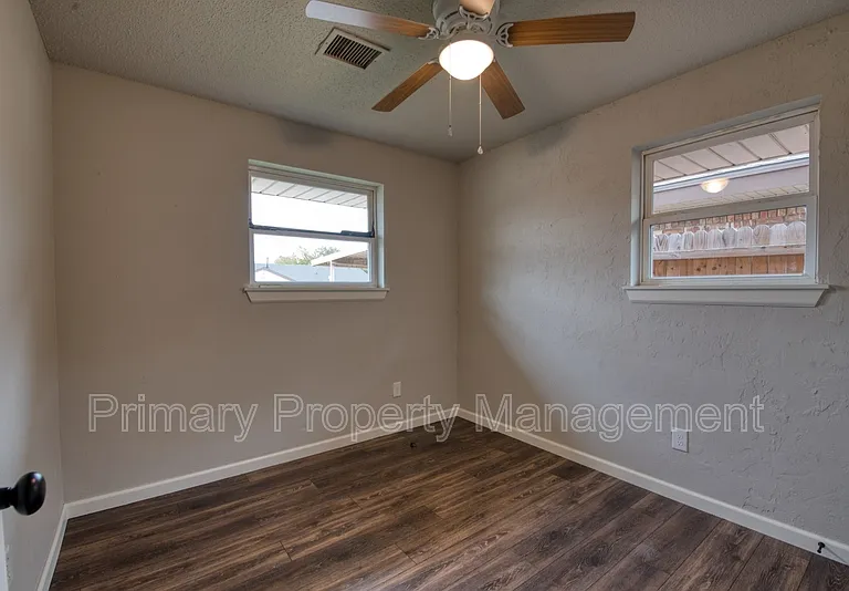 2828 SW 83rd St — Photo 11
