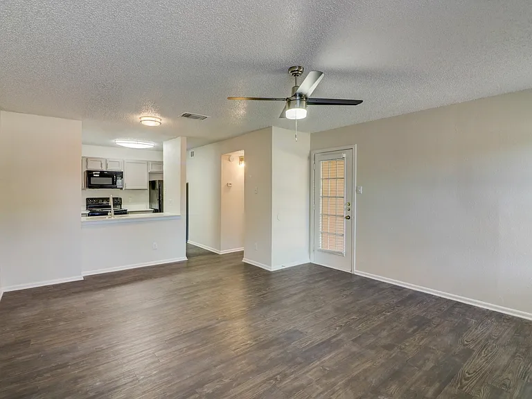 7-web-or-mls-Lake Park Rd-007