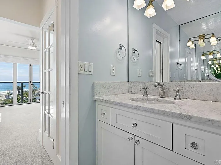 1654 Camino Del Mar #UPPER — Photo 32