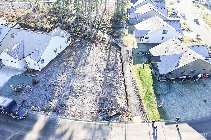 5th image of 2975 Cedar View Way