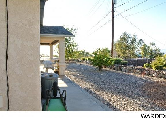4th image of 2425 Smoketree Ave N