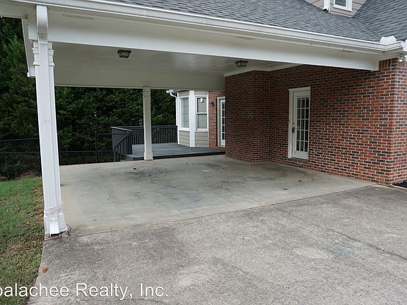5th image of 708 Overlook Dr