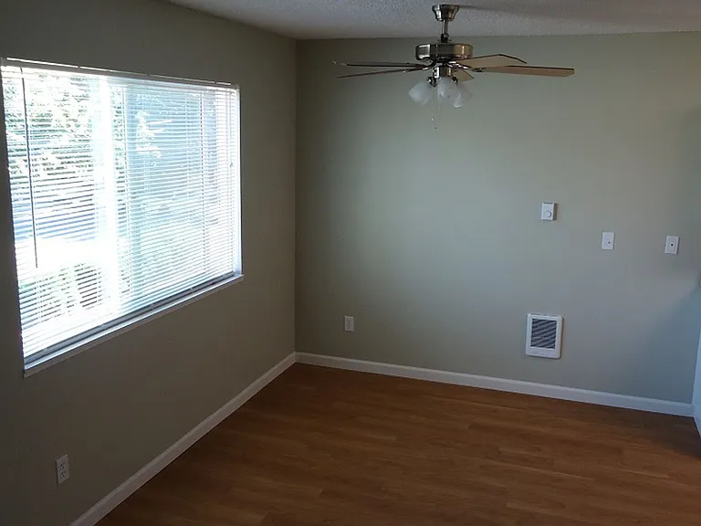 Glenview West Apartments — Photo 35