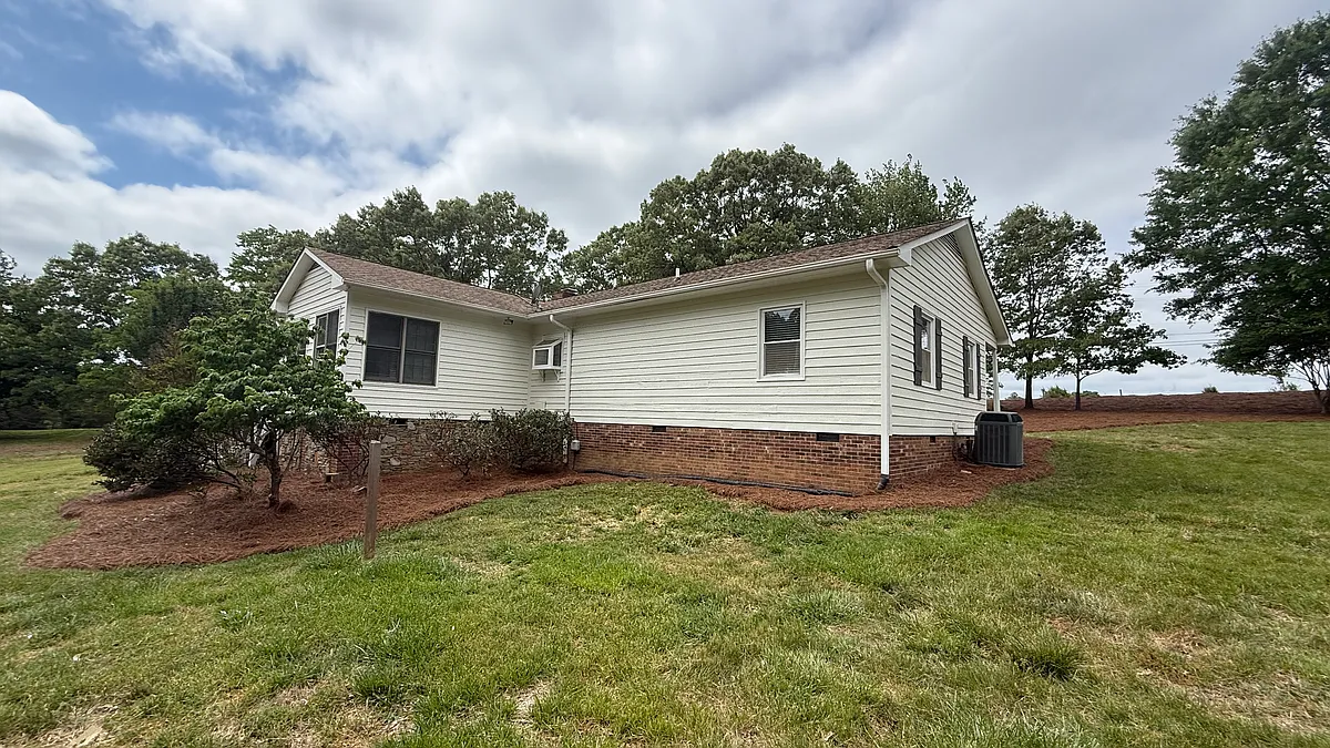 Building Photo - 3672 Oak Ridge Rd