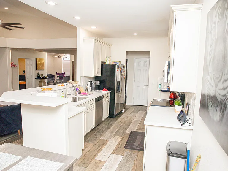 3226 E Rosemonte Dr — Photo 7