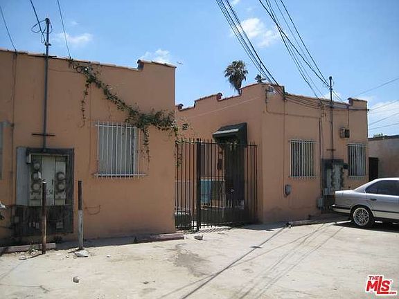 3rd image of 861 W Manchester Ave