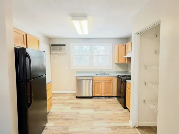 10 Bradford Dr #C, Greenfield, MA 01301